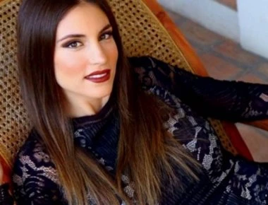 Από τη Μύκονο άρχισε τις διακοπές της η Αθηνά Οικονομάκου - Κούκλα όπως πάντα! (φωτό)